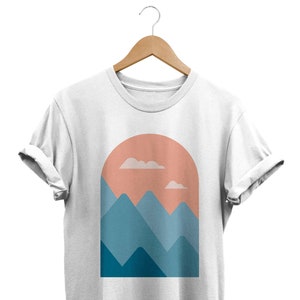 Camiseta com pôr do sol nas montanhas abstratas: arte geométrica da paisagem