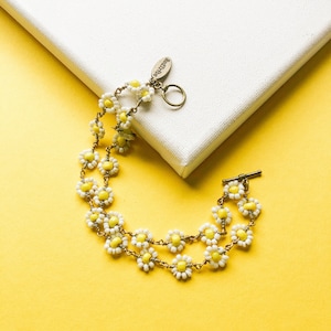 daisy chain bracelet image 1