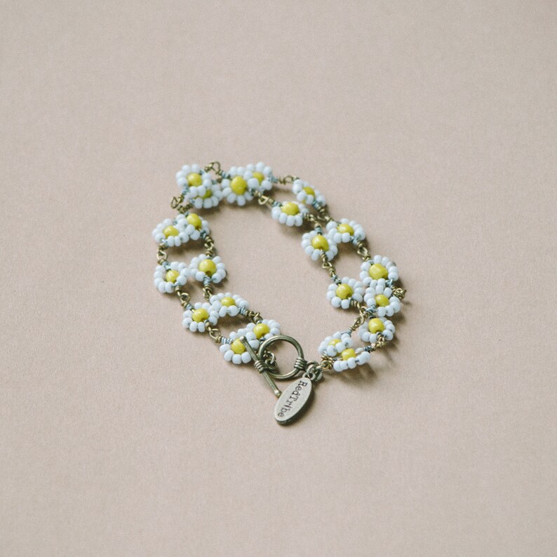 daisy chain bracelet image 3