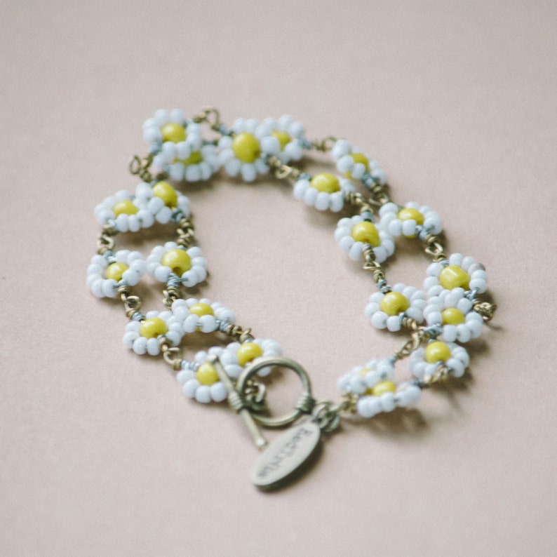 daisy chain bracelet image 2