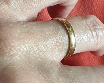 Vintage 9K Gold Wedding Band. Minimalist Gold Ring