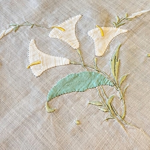 Vintage Calla Lily Applique Tablecloth | White Linen Embroidered Tablecloth