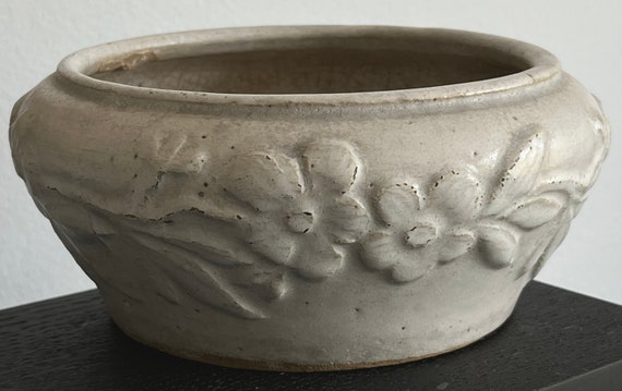 VTG Rustic Pottery Low Bowl White Gray Glaze Floral