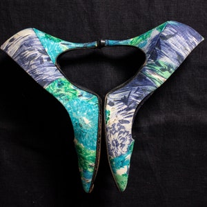 Vintage 1960&#39;s Abstract Floral Fabric Print Stiletto Pumps Aqua Periwinkle Green White