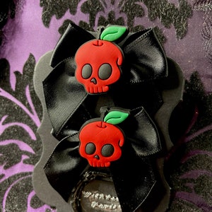 Pendientes de calavera de manzana venenosa, joyas de manzanas venenosas, regalos de cumpleaños, pendientes de calavera, pendientes de manzana, joyas de fiesta, regalos de cumpleaños, regalos