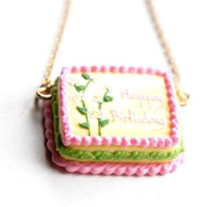 Collar de pastel de cumpleaños de arcilla polimérica hecho a mano: joyería de comida en miniatura
