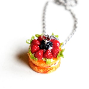 Handgemaakte miniatuurtaartketting, polymeerklei bessen dessertsieraden