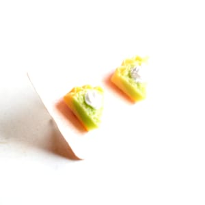 Kolczyki Key Lime Pie - miniaturowa biżuteria z jedzeniem, kolczyki z ciastami, kolczyki z kawałkami ciasta, kolczyki z ciastami, kolczyki z okazji Święta Dziękczynienia