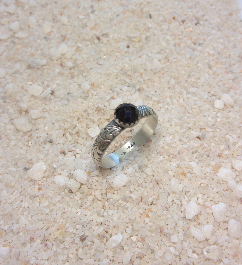 Onyx Black Ethnic Ring Masiif Silver