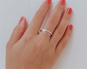 Hammered 925 sterling silver band – Handmade in France – Minimalist wedding band – Simplicidade 1.5 mm or 2 mm