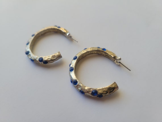 Vintage 1990s Silvertone and Blue Rhinestone Hoops - image 7