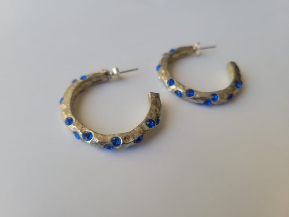 Vintage 1990s Silvertone and Blue Rhinestone Hoops - image 5