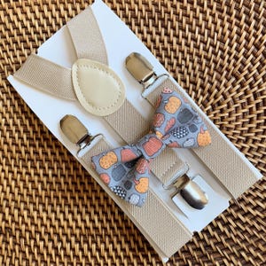 Ensemble noeud papillon citrouille et bretelles marron clair - Tenue de Thanksgiving