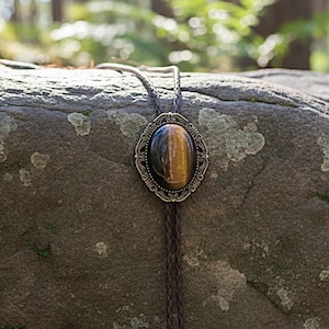Corbata de bolo con piedra de ojo de tigre: collar de cuero estilo vaquero occidental para padrinos de boda. imagen 5