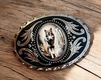 Western Two Wolves With Feathers Belt Buckle in Presentation  display picture 1