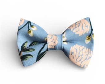 Muszka w kolorze Dusty Blue w kwiaty dla mężczyzn i chłopców, strój dla drużbów i drużbów