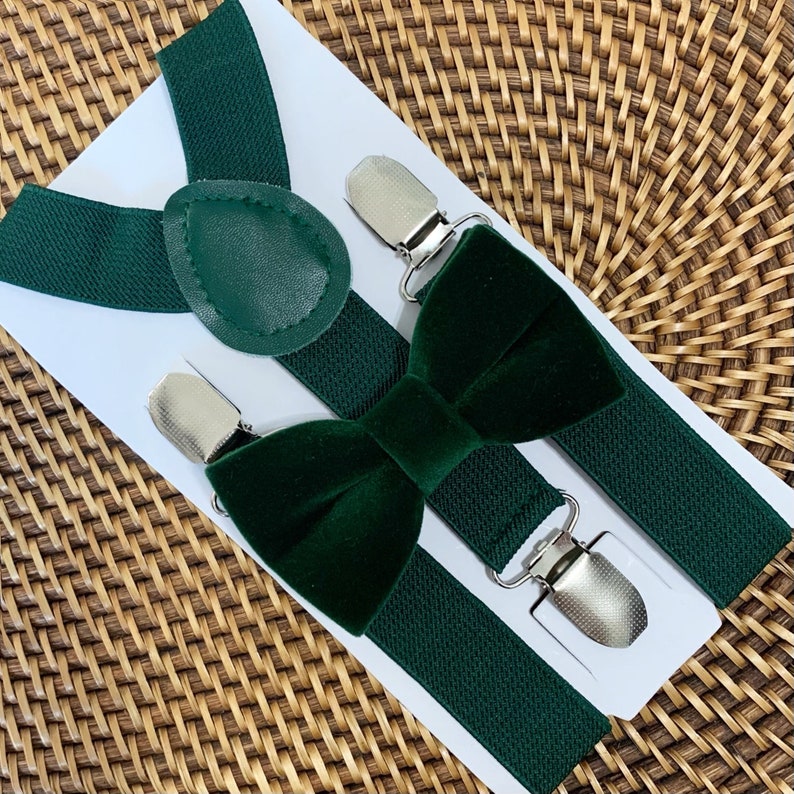 Emerald green velvet bow tie and brown suspenders form a Y-back for men, groomsmen, groom or ring bearer outfit.