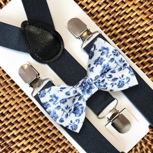 Pajarita y tirantes azul polvoriento, traje para portador de anillos, regalo para portador de anillos, trajes de boda azul polvoriento, Davids Bridal, pajarita, regalo para padrinos de boda