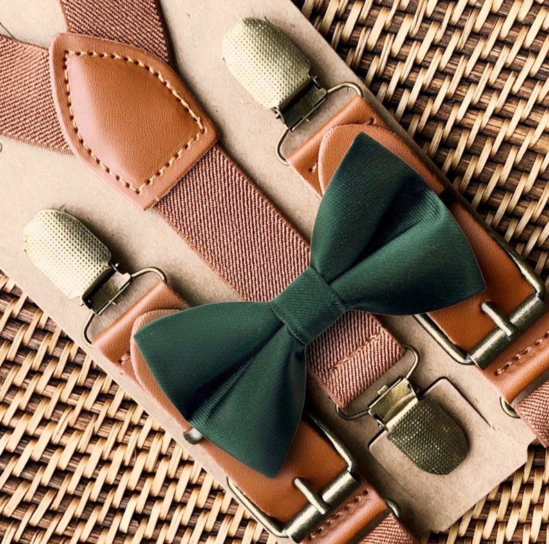 Emerald green bow tie and brown suspenders form a Y-back for men, groomsmen, groom or ring bearer outfit.