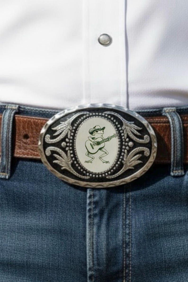 Frog belt buckle worn by a cowboy.