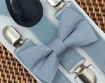 Muszka i szelki w kolorze Dusty Blue, Ślub w Dusty Beach, Strój dla drużby, Muszki męskie, Ślub, Muszka, Drużbowie