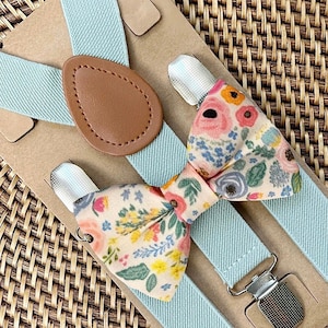 Set bloemen vlinderdas en salie bretels, boho-outfit bruidsjonkers ringdrager