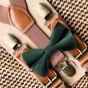 Emerald Green Bow Tie & Brown Suspenders, Ring Bearer Outfit, Forest Green Groomsmen Gift, Juniper Bow Tie, Winter Wedding, Bow Ties