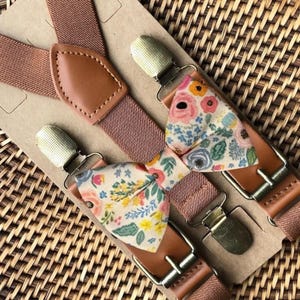 Noeud papillon floral bretelles marron, tenue de mariage rustique mariage de jardin garçons d'honneur marié porteur de l'alliance