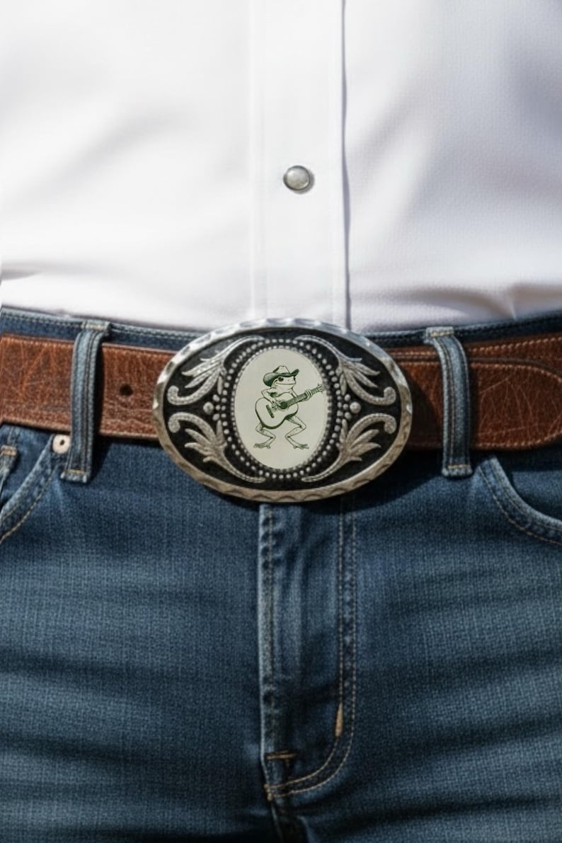 Frog belt buckle for men and women.