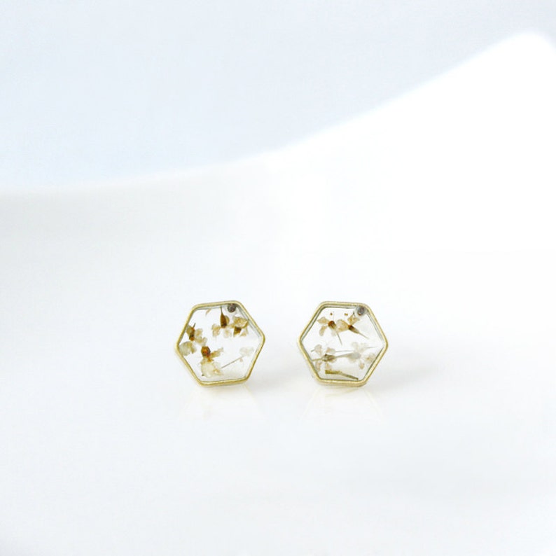 Resin Jewelry Botanical Jewelry Resin earring white Dried Flowers Boho Jewelry Gift for Her Cool Earring Pressed Flowers
