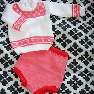 SALE1960&#39;s vintage  retro newborn reborn nieuw pakje  meisje of jongen wit-rood gebreide retro patroon truitje en bloomer frisse kleurtjes