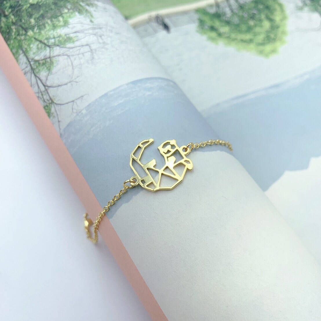 ラッコブレスレット ラッコブレスレット：愛と繋がりの象徴、金メッキ - Etsy 日本