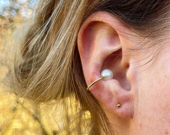 Statement Ear Cuff // Handcrafted silver Ear Cuff with freshwater pearl // (Gold plated) Sterling Silver