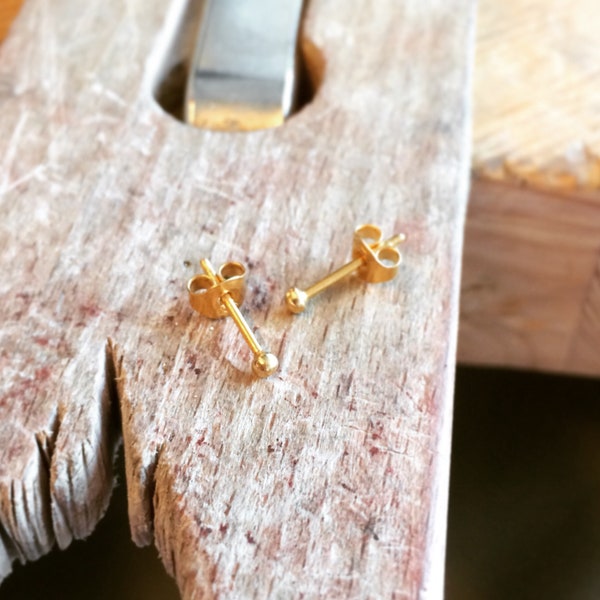 Tiny, minimalist Ear Studs // Puristic Earrings // (Gold plated) Sterling Silver