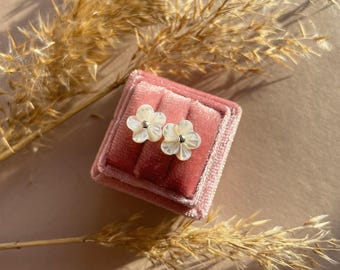 Handmade Ear Studs with mother of pearl flower // Handcrafted, feminine Earrings // (Gold plated) Sterling Silver
