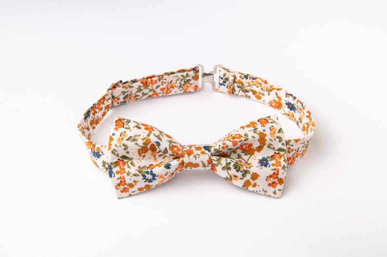 Groomsmen arco lazos azul naranja blanco flores diminutas patrón anillo de boda portador gromm groommsmen torddler niño niño pelo perro arco bowtie imagen 2