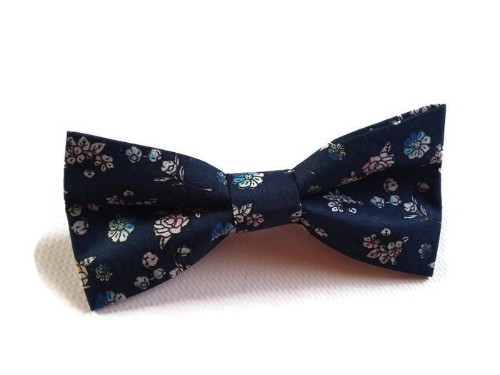 Navy blue blossoms bow tie and matching Y-back suspenders for | Etsy