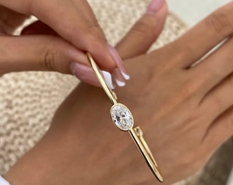 Bangle Bracelet 14K Yellow Gold 1.45ct IGI Certified E/VVS2 Oval Cut Lab Created Diamond Bezel Setting Oval Side Stones Cut