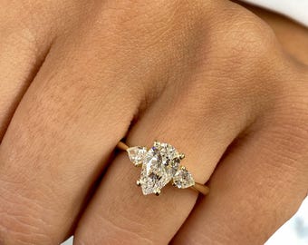 Anillo de compromiso de oro amarillo de 14 quilates, 0,30 ct, certificado por IGI, talla pera, pureza E/VVS2, engaste de diamantes creados en laboratorio, piedras laterales en forma de pera.