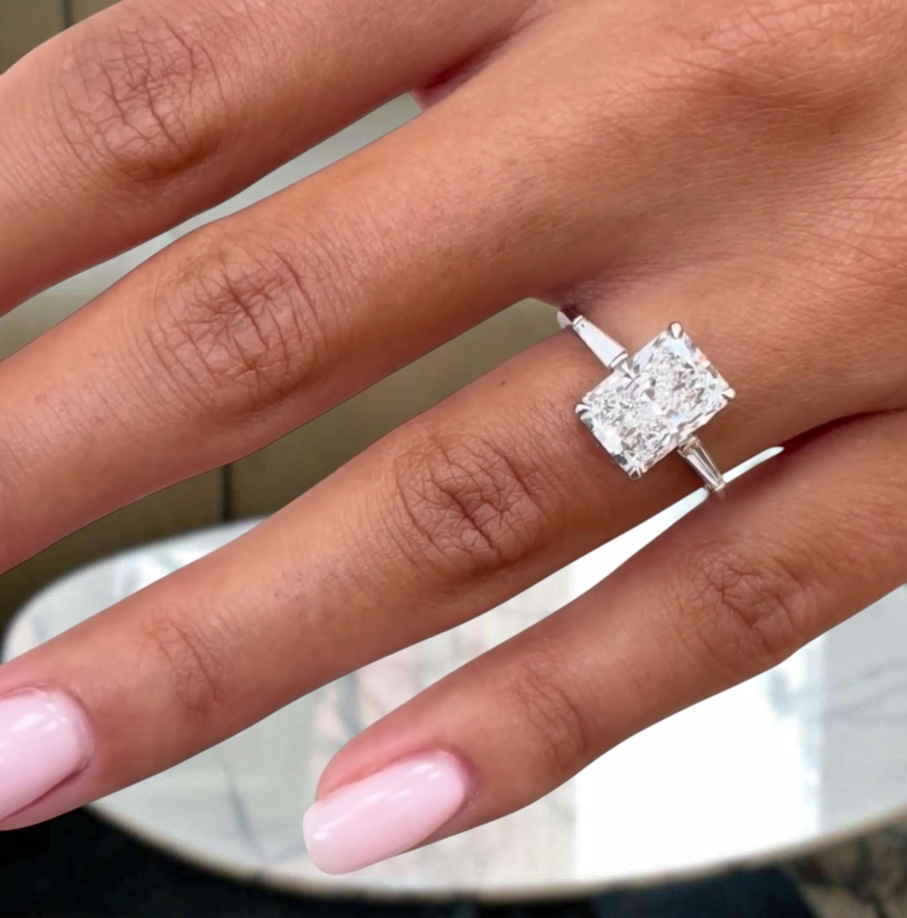 婚約指輪 18Kホワイトゴールド 3.20ct IGI認定 E/VVS2 ラディアン 
