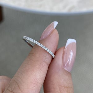 Anillo de media eternidad de oro blanco de 18 quilates, 0,2 ct, talla redonda, E/VVS2, creado en laboratorio, engaste certificado, joyería de lujo, regalo para mamá, esposa o novia.