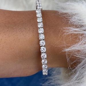 Round Diamond 3.48 ct Bangle Bracelet, Glamorous E/VVS2 CVD Diamonds, White Gold 14K Luxury Quality Eco Diamonds Gorgeous Bracelet