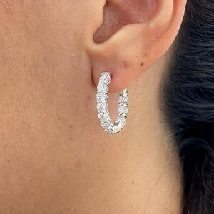 Round Diamond 2.21 ct Hoop Earrings, Glamorous E/VVS2 CVD Diamonds, White Gold 14K High End Design Ethical Diamond Earrings