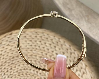 1.0ct IGI Certified E/VVS2 Heart Cut Lab Created Diamond Bangle Bracelet 14K Yellow Gold 3- Prong Setting Modern Minimal Jewelry Design