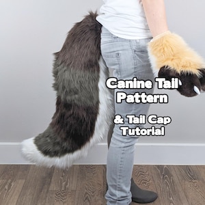 Könnte beinhalten: Ein felliger Hundeschwanz in Grau-, Braun- und Weißtönen, gepaart mit passenden pfotenförmigen Handschuhen. Der Text "Canine Tail Pattern & Tail Cap Tutorial" wird auf dem Bild angezeigt.