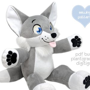 Puede incluir: Un peluche de lobo gris y blanco con orejas grandes, ojos azules y una pequeña lengua rosa afuera. Las patas tienen almohadillas negras. El texto en la imagen dice: sewing pattern, pdf bundle plantigrade & digitigrade.