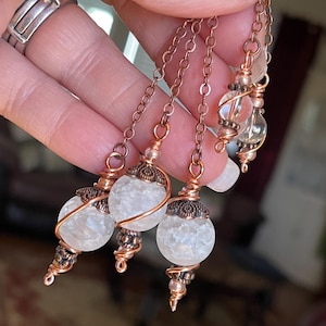 Mini Crackle Quartz Dowsing Pendulum with Copper: Chakra Energy Healing Crystal (5 Inch)
