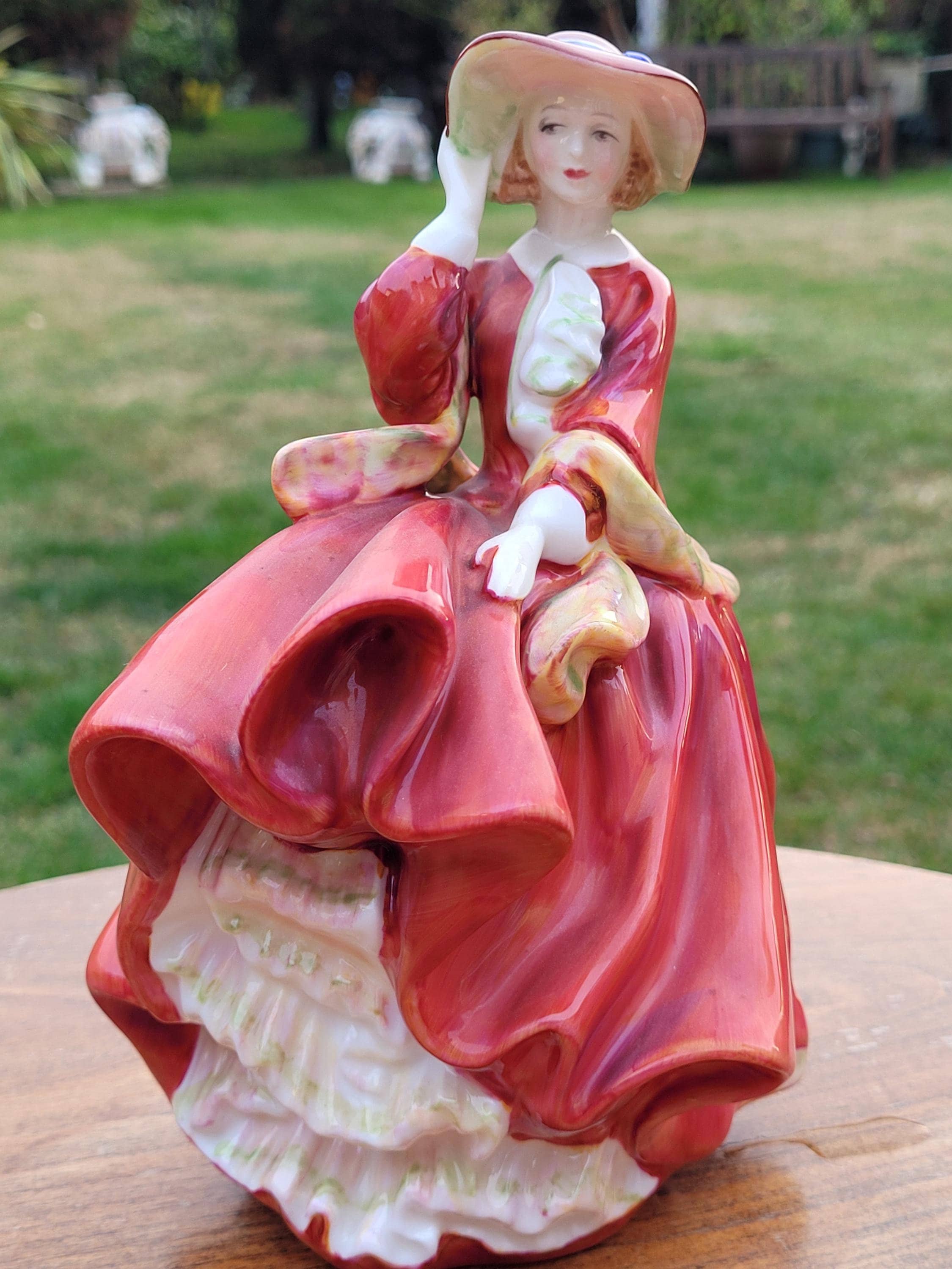 Royal Doulton Top O' the Hill Lady Figurine HN1834 - Etsy