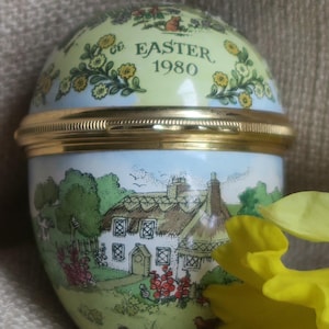 Bilston Battersea Easter Egg 1980 Bucolic Scene Thatched Cottages Trinket Box