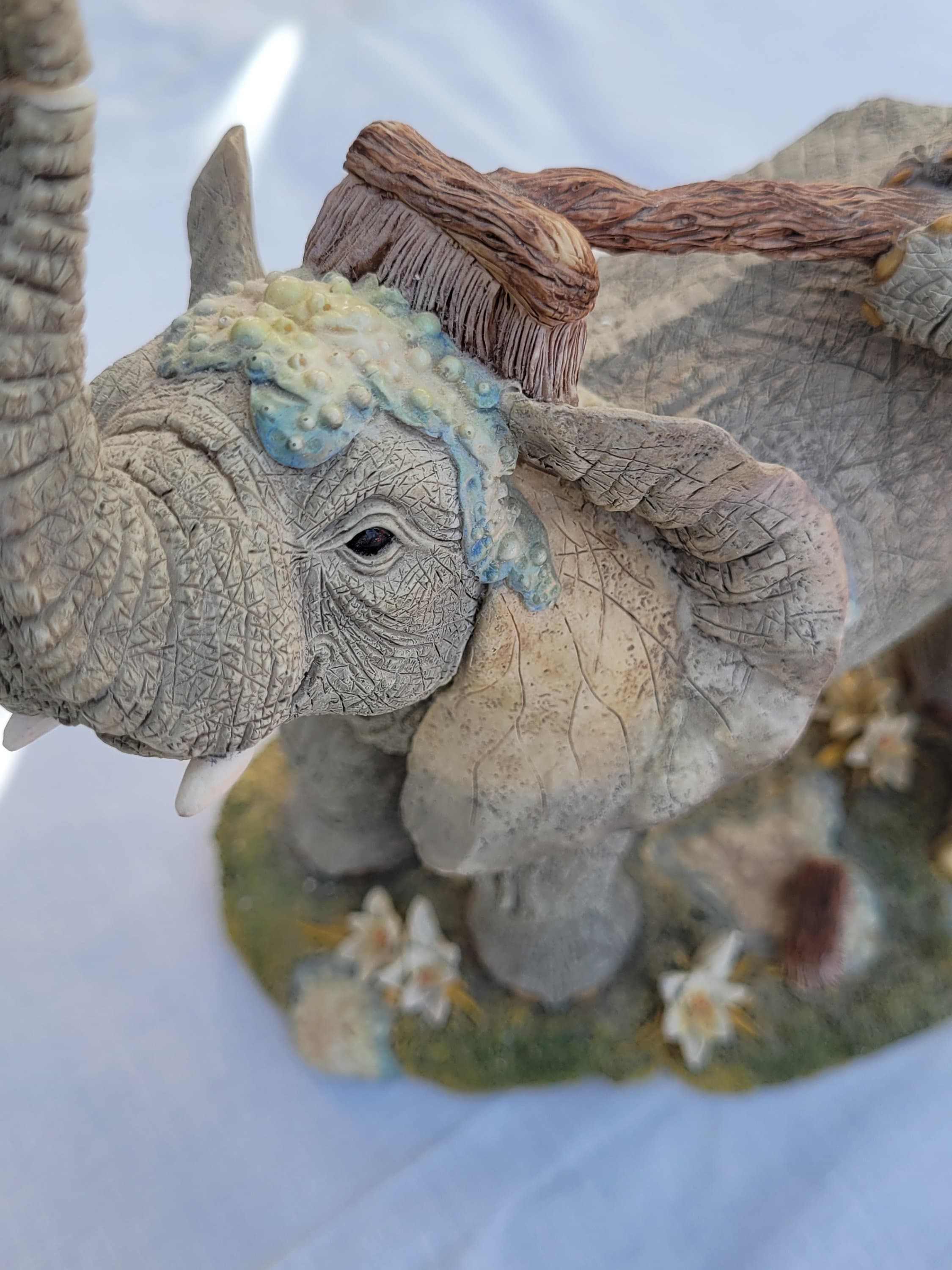 Sculpture éléphants Tuskers Henry Wobbly Walk – Poterie Grise, Neuve En Boîte